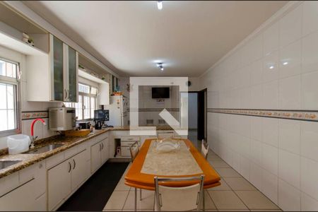 Casa à venda com 464m², 5 quartos e 4 vagasCozinha