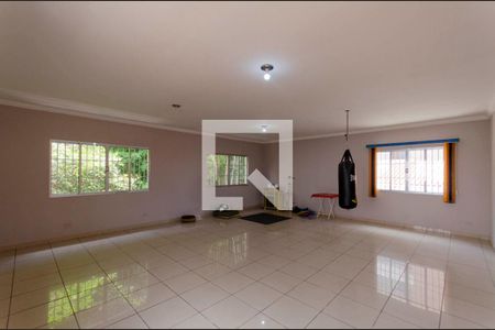 Casa à venda com 464m², 5 quartos e 4 vagasQuarto Reversível