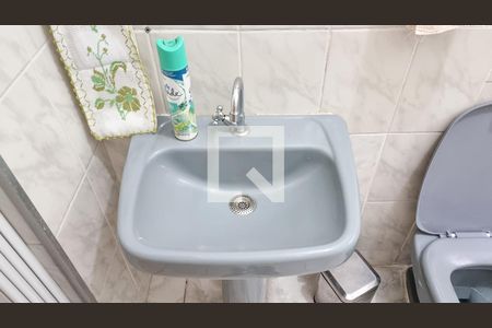 Casa à venda com 100m², 3 quartos e 1 vaga Casa à venda com 100m², 3 quartos e 1 vagaBanheiro 2