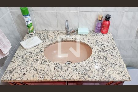 Casa à venda com 100m², 3 quartos e 1 vaga Casa à venda com 100m², 3 quartos e 1 vagaBanheiro 1