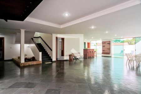 Casa à venda com 600m², 5 quartos e 7 vagas Casa à venda com 600m², 5 quartos e 7 vagasGaragem