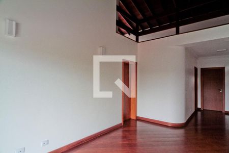 Casa à venda com 600m², 5 quartos e 7 vagas Casa à venda com 600m², 5 quartos e 7 vagasCorredor