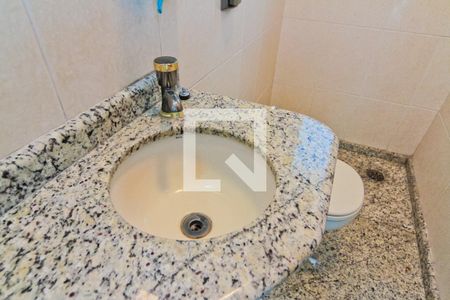 Casa à venda com 600m², 5 quartos e 7 vagas Casa à venda com 600m², 5 quartos e 7 vagasGaragem - banheiro