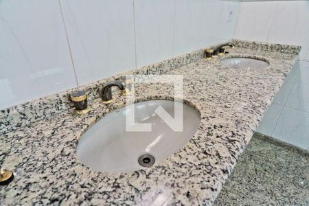 Casa à venda com 600m², 5 quartos e 7 vagas Casa à venda com 600m², 5 quartos e 7 vagasBanheiro da Suíte 2