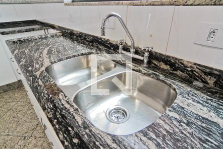 Casa à venda com 600m², 5 quartos e 7 vagas Casa à venda com 600m², 5 quartos e 7 vagasCozinha