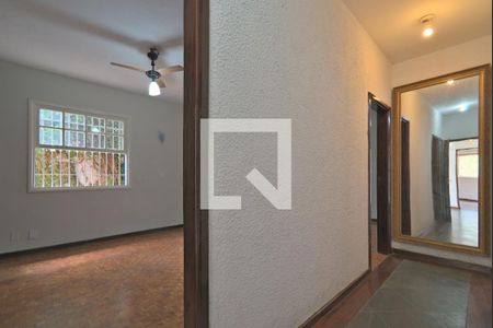 Casa para alugar com 205m², 3 quartos e 3 vagas Casa para alugar com 205m², 3 quartos e 3 vagasCorredor