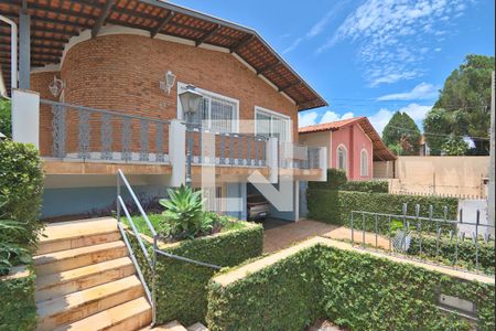 Casa para alugar com 205m², 3 quartos e 3 vagas Casa para alugar com 205m², 3 quartos e 3 vagasFachada
