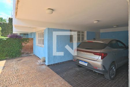 Casa para alugar com 205m², 3 quartos e 3 vagas Casa para alugar com 205m², 3 quartos e 3 vagasGaragem e fachada