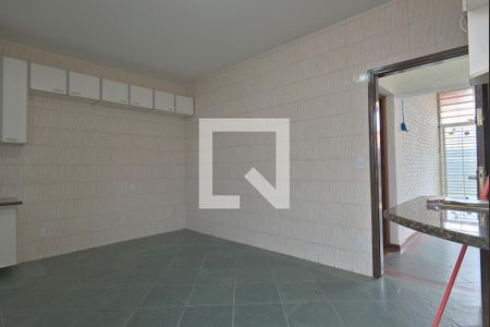 Casa para alugar com 205m², 3 quartos e 3 vagas Casa para alugar com 205m², 3 quartos e 3 vagasCozinha