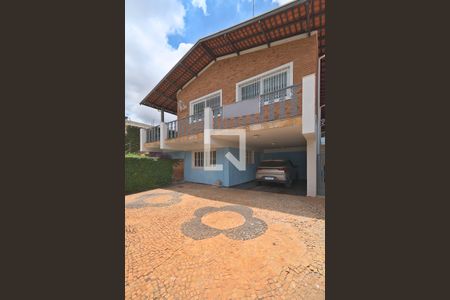 Casa para alugar com 205m², 3 quartos e 3 vagas Casa para alugar com 205m², 3 quartos e 3 vagasGaragem e fachada