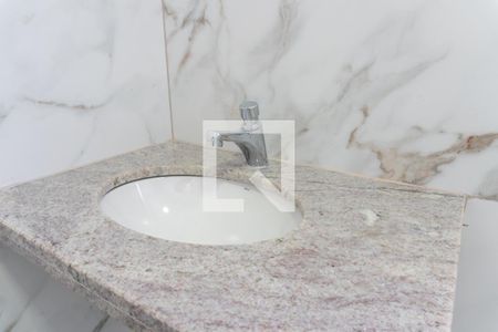 Banheiro da Suíte 1 de casa de condomínio para alugar com 2 quartos, 80m² em Setor Habitacional Arniqueira (águas Claras), Brasília