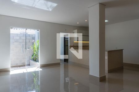 Sala de casa de condomínio para alugar com 2 quartos, 80m² em Setor Habitacional Arniqueira (águas Claras), Brasília
