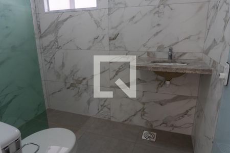 Casa de condomínio para alugar com 80m², 2 quartos e 2 vagas Casa de condomínio para alugar com 80m², 2 quartos e 2 vagasBanheiro da Suíte 2