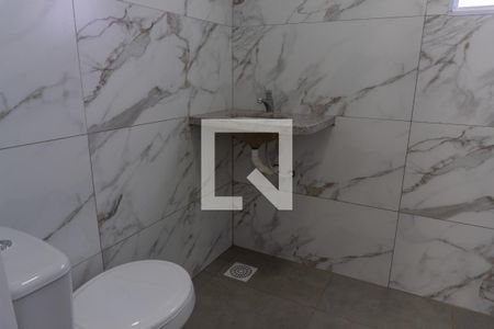 Banheiro da Suíte 1 de casa de condomínio para alugar com 2 quartos, 80m² em Setor Habitacional Arniqueira (águas Claras), Brasília