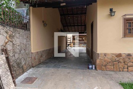 Casa à venda com 174m², 3 quartos e 5 vagas Casa à venda com 174m², 3 quartos e 5 vagasQuintal