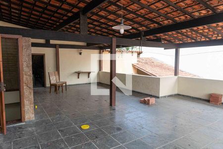 Casa à venda com 174m², 3 quartos e 5 vagas Casa à venda com 174m², 3 quartos e 5 vagasTerraço