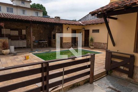 Casa à venda com 174m², 3 quartos e 5 vagas Casa à venda com 174m², 3 quartos e 5 vagasQuintal