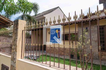 Casa à venda com 174m², 3 quartos e 5 vagas Casa à venda com 174m², 3 quartos e 5 vagasPlaquinha QuintoAndar