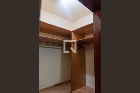 Casa à venda com 174m², 3 quartos e 5 vagas Casa à venda com 174m², 3 quartos e 5 vagasCloset da Suíte 1