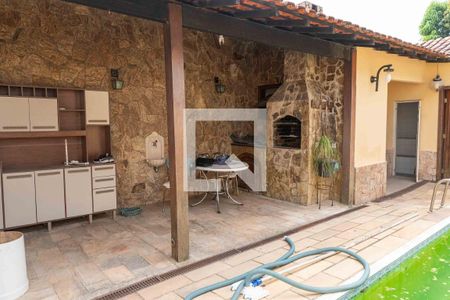 Casa à venda com 174m², 3 quartos e 5 vagas Casa à venda com 174m², 3 quartos e 5 vagasQuintal