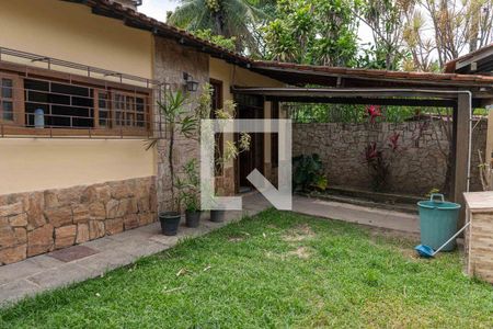 Casa à venda com 174m², 3 quartos e 5 vagas Casa à venda com 174m², 3 quartos e 5 vagasQuintal