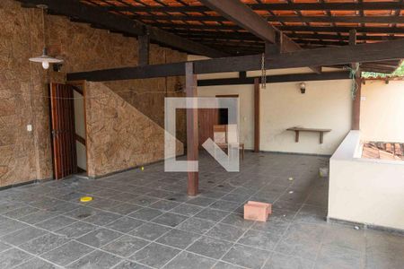 Casa à venda com 174m², 3 quartos e 5 vagas Casa à venda com 174m², 3 quartos e 5 vagasTerraço