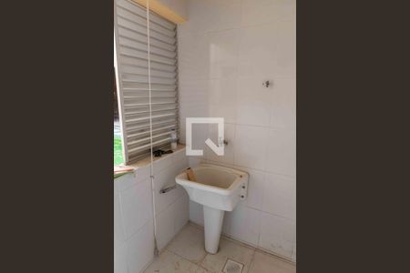 Casa à venda com 174m², 3 quartos e 5 vagas Casa à venda com 174m², 3 quartos e 5 vagasÁrea de Serviço