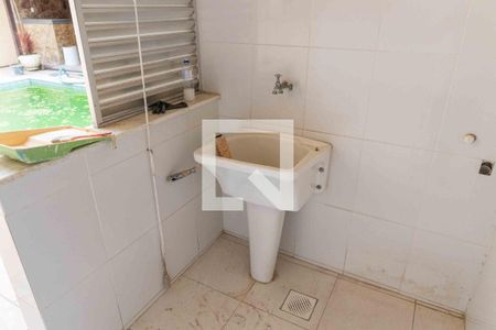 Casa à venda com 174m², 3 quartos e 5 vagas Casa à venda com 174m², 3 quartos e 5 vagasÁrea de Serviço