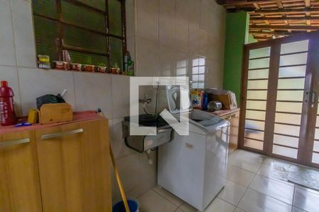 Casa à venda com 270m², 5 quartos e 4 vagas Casa à venda com 270m², 5 quartos e 4 vagasÁrea de Serviço