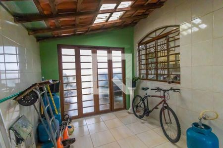 Casa à venda com 270m², 5 quartos e 4 vagas Casa à venda com 270m², 5 quartos e 4 vagasÁrea de Serviço