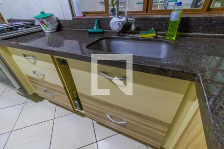 Casa à venda com 270m², 5 quartos e 4 vagas Casa à venda com 270m², 5 quartos e 4 vagasCozinha