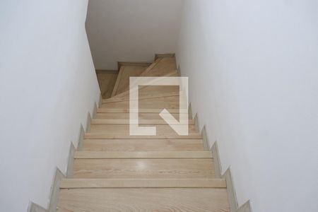 Casa à venda com 180m², 3 quartos e 6 vagasEscada