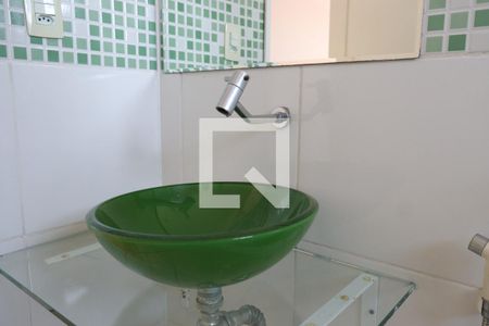 Casa à venda com 180m², 3 quartos e 6 vagasBanheiro do Quarto 1