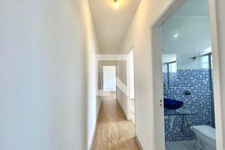 Corredor de casa para alugar com 4 quartos, 180m² em Conjunto Residencial Jardim Canaã, São Paulo