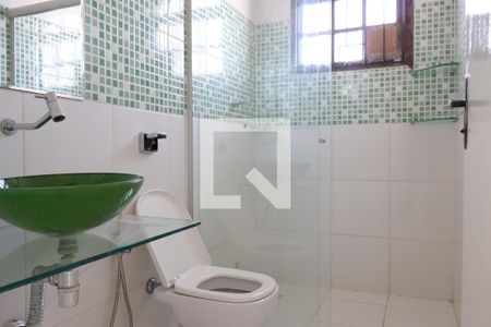 Casa à venda com 180m², 3 quartos e 6 vagasBanheiro do Quarto 1