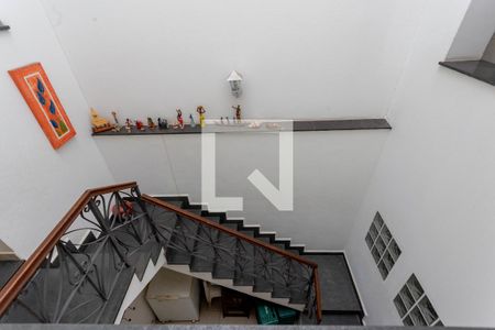 Casa à venda com 400m², 5 quartos e 4 vagasEscadas 2