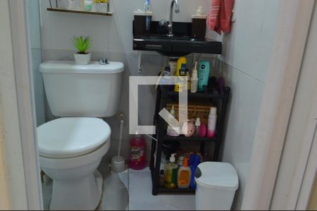 Banheiro de casa para alugar com 2 quartos, 60m² em Curicica, Rio de Janeiro