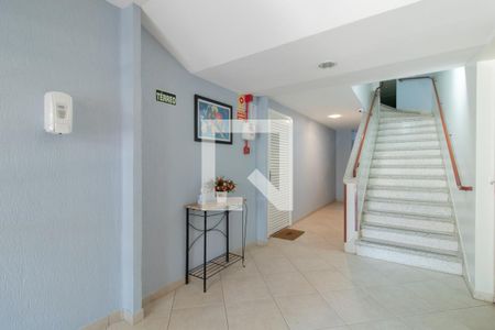Apartamento para alugar com 43m², 1 quarto e sem vaga Apartamento para alugar com 43m², 1 quarto e sem vagaEscada