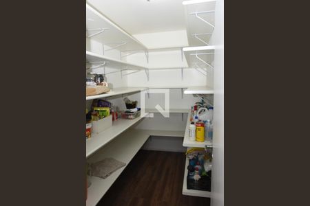 Apartamento à venda com 305m², 4 quartos e 4 vagas Apartamento à venda com 305m², 4 quartos e 4 vagasDetalhe da area de serviço