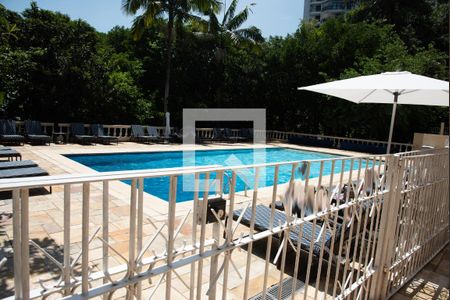 Apartamento à venda com 305m², 4 quartos e 4 vagas Apartamento à venda com 305m², 4 quartos e 4 vagasÁrea comum - Piscina