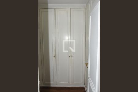 Apartamento à venda com 305m², 4 quartos e 4 vagas Apartamento à venda com 305m², 4 quartos e 4 vagasCloset da suíte 3