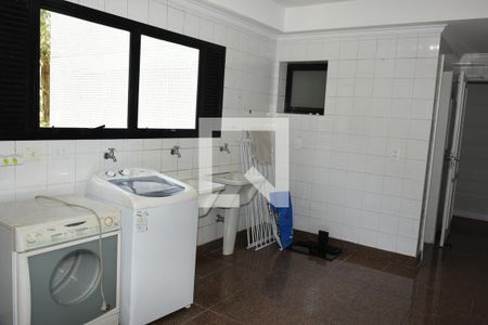 Apartamento à venda com 305m², 4 quartos e 4 vagas Apartamento à venda com 305m², 4 quartos e 4 vagasÁrea de Serviço