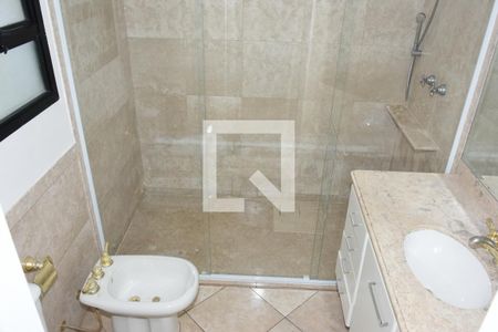 Apartamento à venda com 305m², 4 quartos e 4 vagas Apartamento à venda com 305m², 4 quartos e 4 vagasBanheiro da Suíte 3