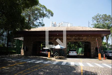 Apartamento à venda com 305m², 4 quartos e 4 vagas Apartamento à venda com 305m², 4 quartos e 4 vagasFachada e portaria