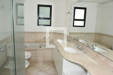 Apartamento à venda com 305m², 4 quartos e 4 vagas Apartamento à venda com 305m², 4 quartos e 4 vagasBanheiro da Suíte 1