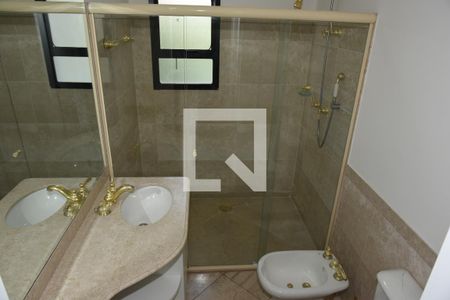Apartamento à venda com 305m², 4 quartos e 4 vagas Apartamento à venda com 305m², 4 quartos e 4 vagasBanheiro da Suíte 2