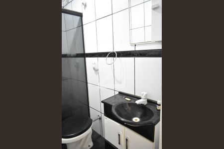 Casa de condomínio para alugar com 65m², 2 quartos e 1 vagaDetalhe do banheiro 2