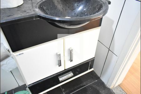 Casa de condomínio para alugar com 65m², 2 quartos e 1 vagaBanheiro 1- Armário
