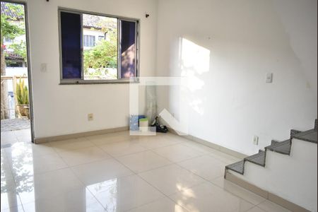 Sala de casa de condomínio para alugar com 2 quartos, 65m² em Campo Grande, Rio de Janeiro