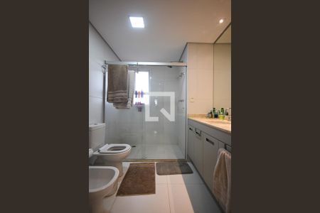 Apartamento à venda com 250m², 4 quartos e 4 vagasBanheiro suíte 4